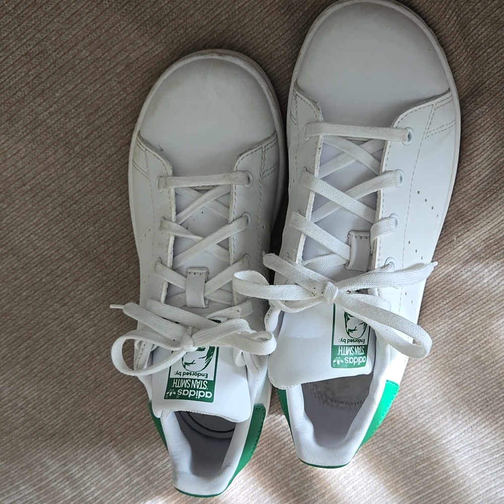 Adidas Stan Smith White Green Sneaker. Size 2.